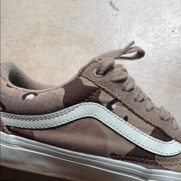 Vans - Picture 5 of 6